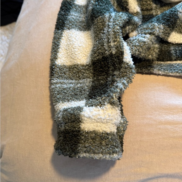 Abercrombie & Fitch White & Green Plaid Cropped Sherpa Jacket (Size XL) - Picture 3 of 6